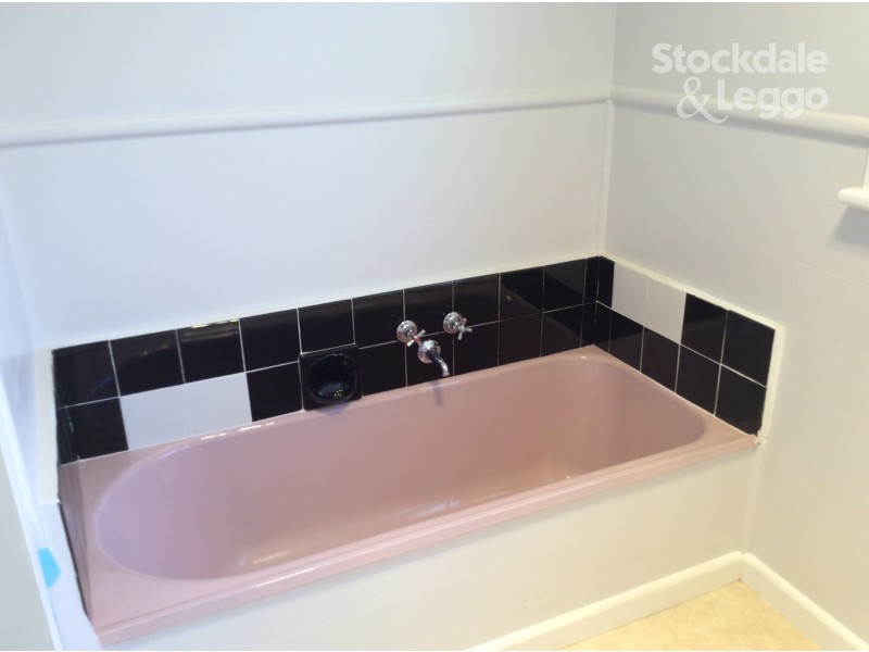 16 Ashkanasy Avenue, Pascoe Vale VIC 3044