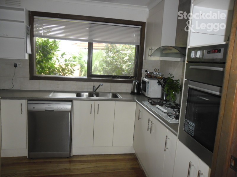 44 Henley Drive, Gladstone Park VIC 3043