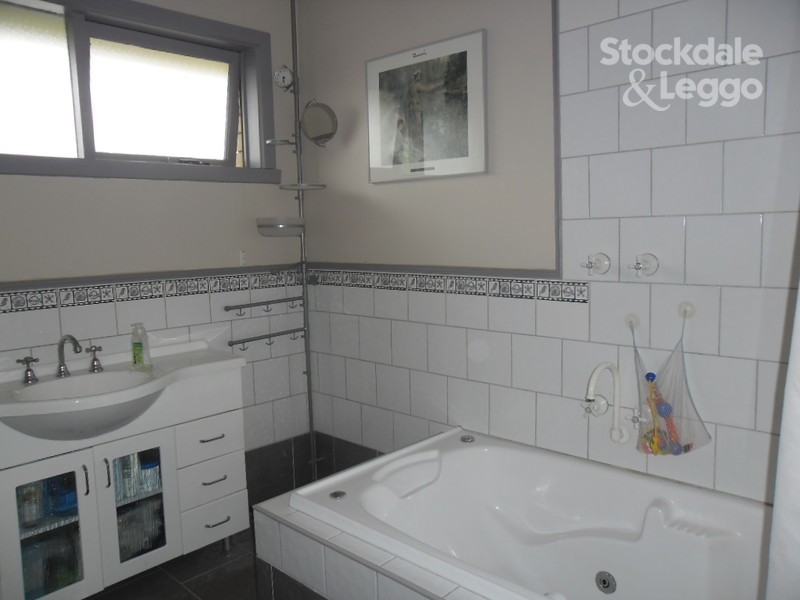 44 Henley Drive, Gladstone Park VIC 3043