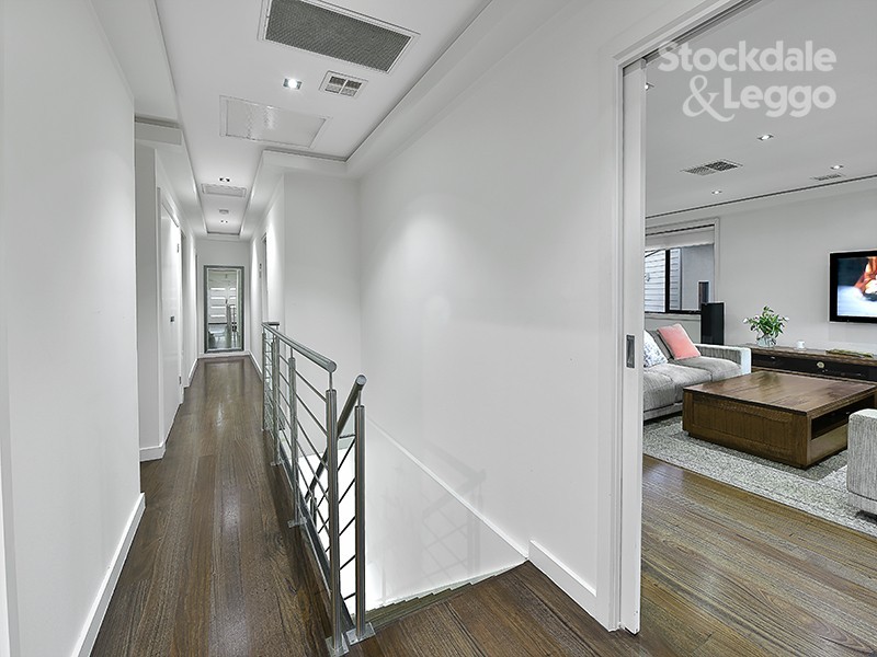 11 Reeves Close, Gladstone Park VIC 3043