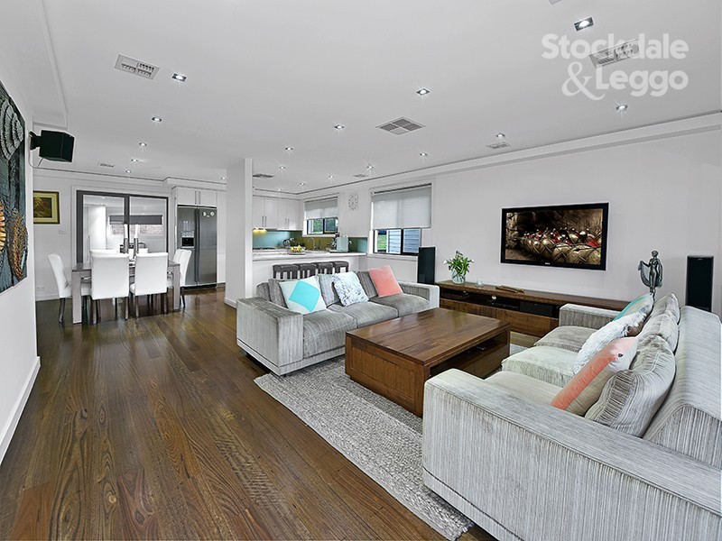 11 Reeves Close, Gladstone Park VIC 3043