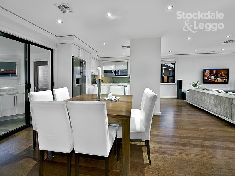 11 Reeves Close, Gladstone Park VIC 3043