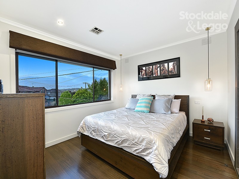 11 Reeves Close, Gladstone Park VIC 3043