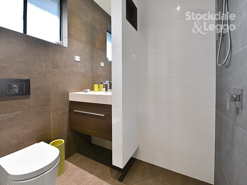 11 Reeves Close, Gladstone Park VIC 3043