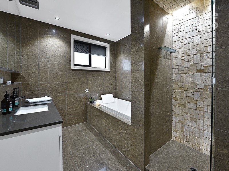 11 Reeves Close, Gladstone Park VIC 3043