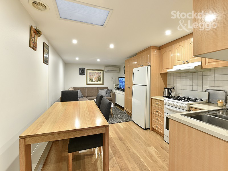 11 Reeves Close, Gladstone Park VIC 3043