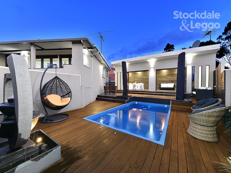11 Reeves Close, Gladstone Park VIC 3043