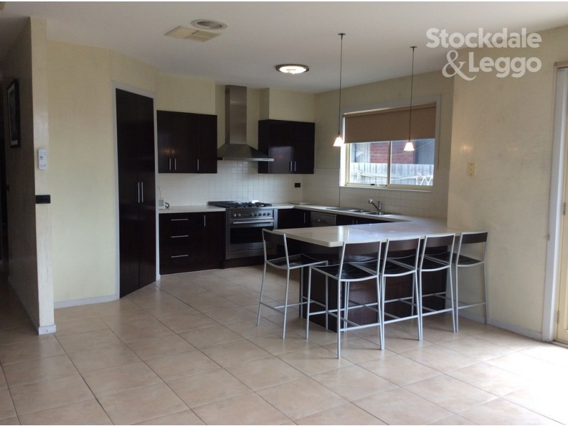 11 Orlando Drive, Roxburgh Park VIC 3064