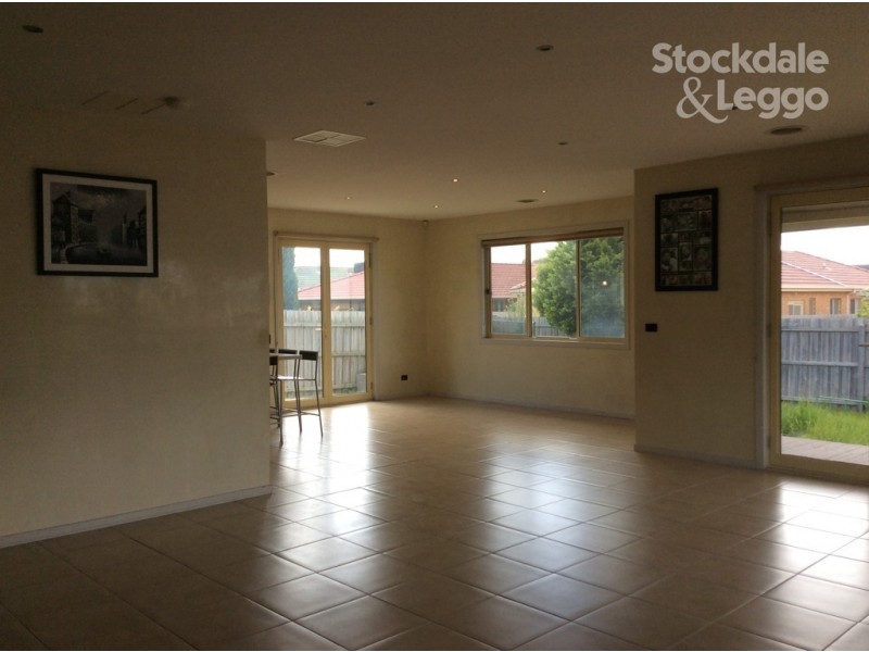 11 Orlando Drive, Roxburgh Park VIC 3064