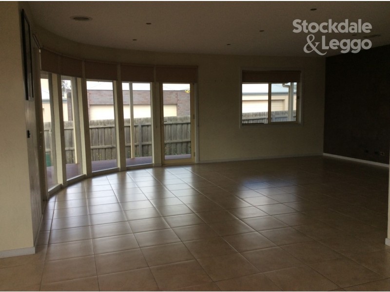 11 Orlando Drive, Roxburgh Park VIC 3064