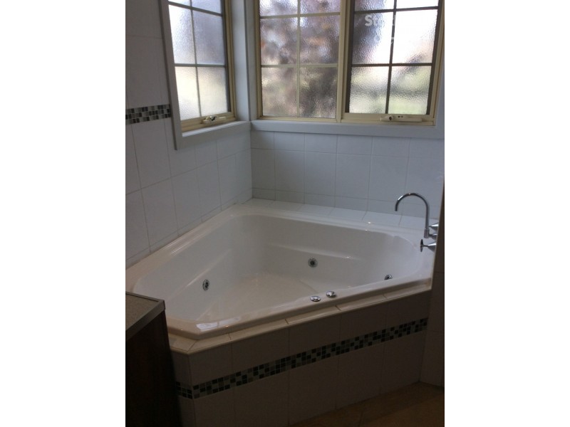 11 Orlando Drive, Roxburgh Park VIC 3064