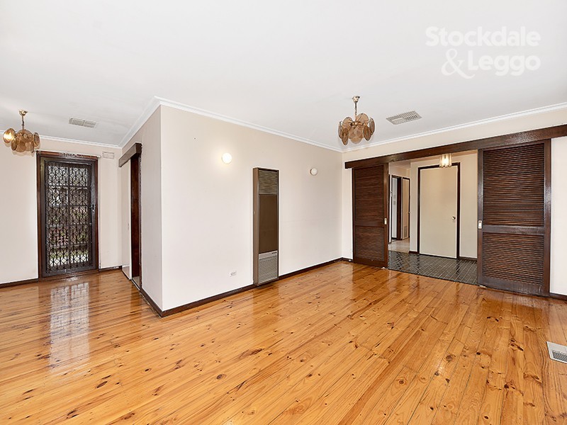 19 North Circular Road, Gladstone Park VIC 3043