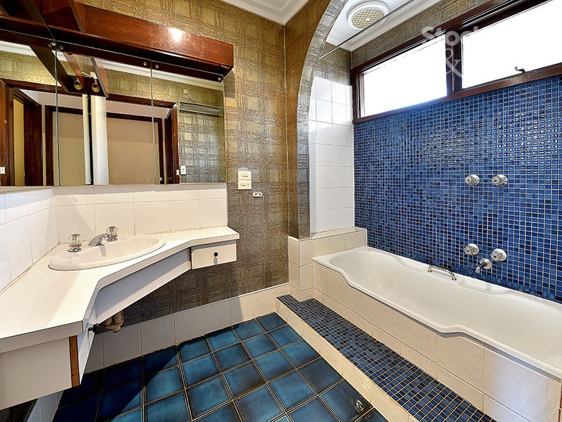 19 North Circular Road, Gladstone Park VIC 3043