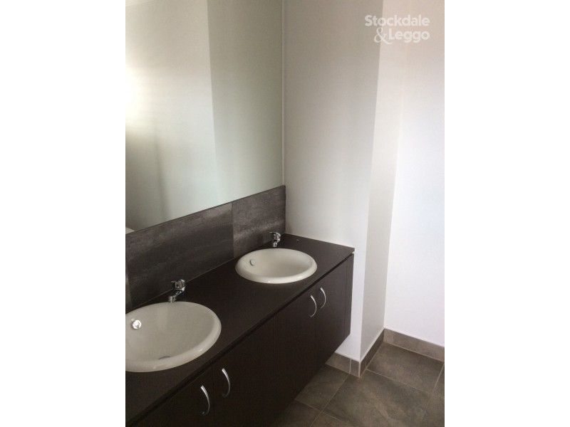 5 Turion Drive, Mickleham VIC 3064