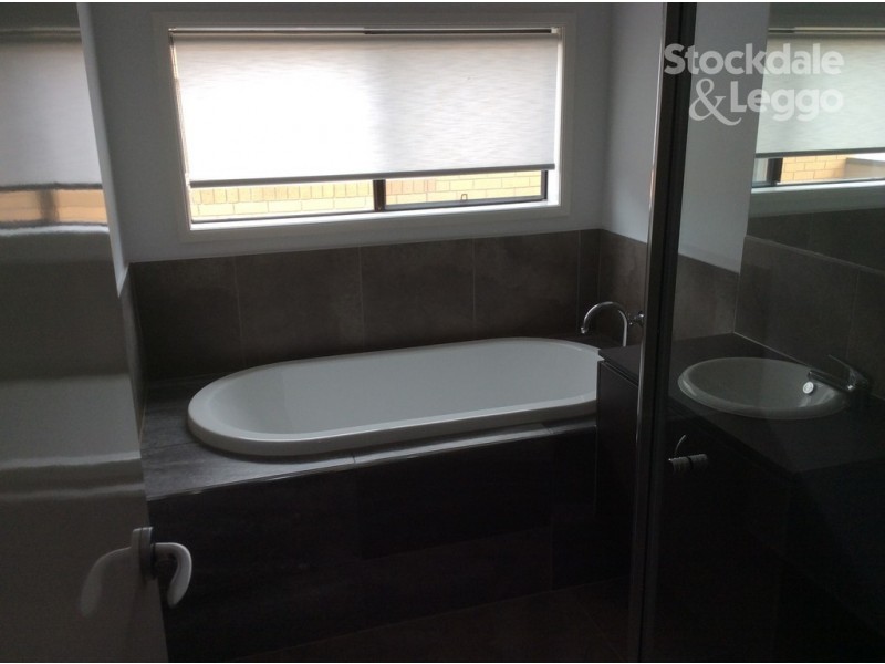 5 Turion Drive, Mickleham VIC 3064