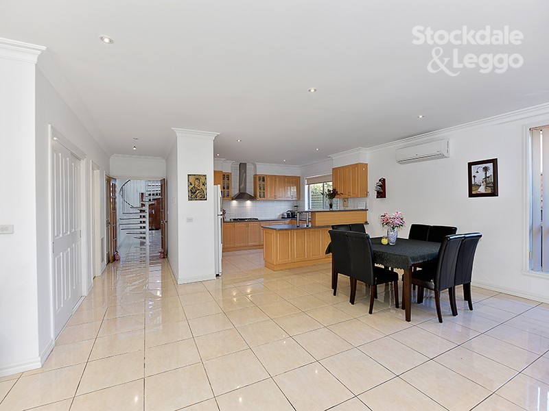 44 Royal Terrace, Craigieburn VIC 3064