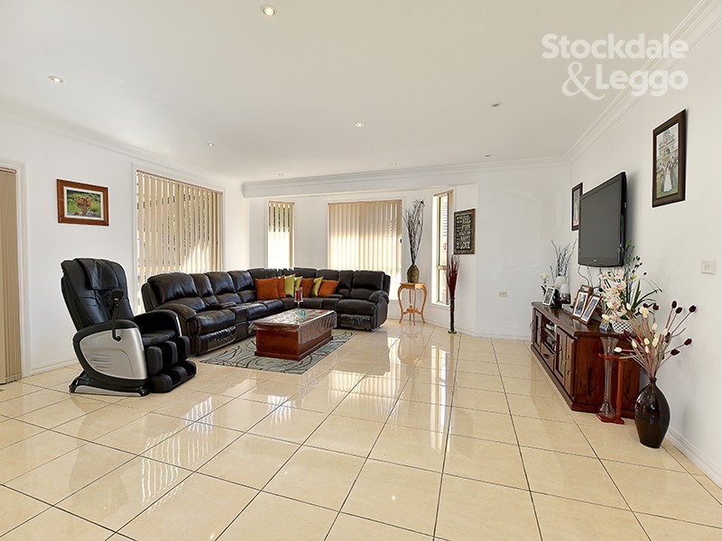 44 Royal Terrace, Craigieburn VIC 3064