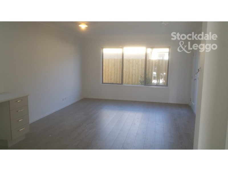 7 Leicester Way, Mickleham VIC 3064