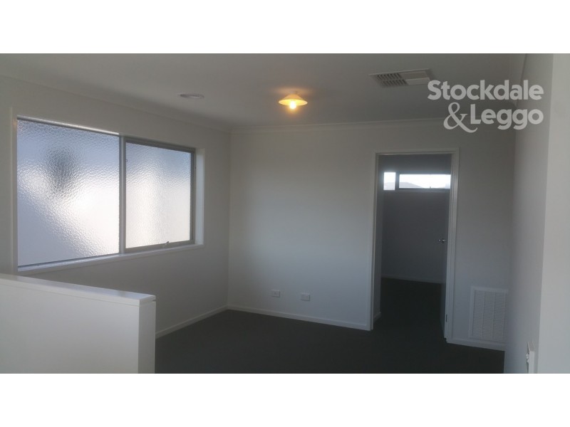 7 Leicester Way, Mickleham VIC 3064