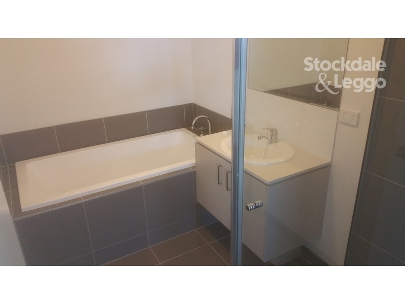 7 Leicester Way, Mickleham VIC 3064