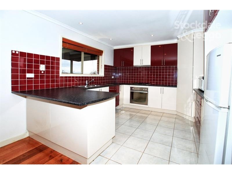 5 Drake Close, Gladstone Park VIC 3043