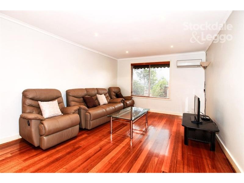 5 Drake Close, Gladstone Park VIC 3043