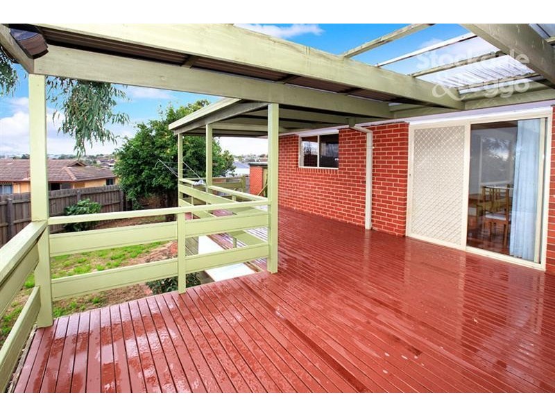 5 Drake Close, Gladstone Park VIC 3043