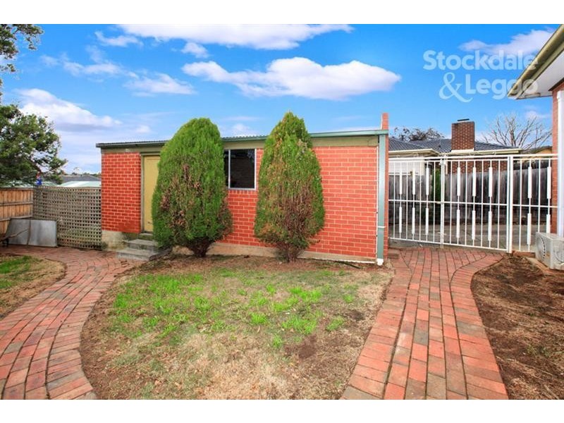 5 Drake Close, Gladstone Park VIC 3043