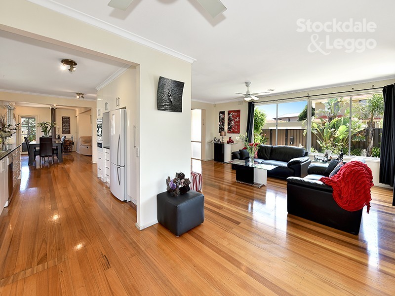 80 South Circular Road, Gladstone Park VIC 3043