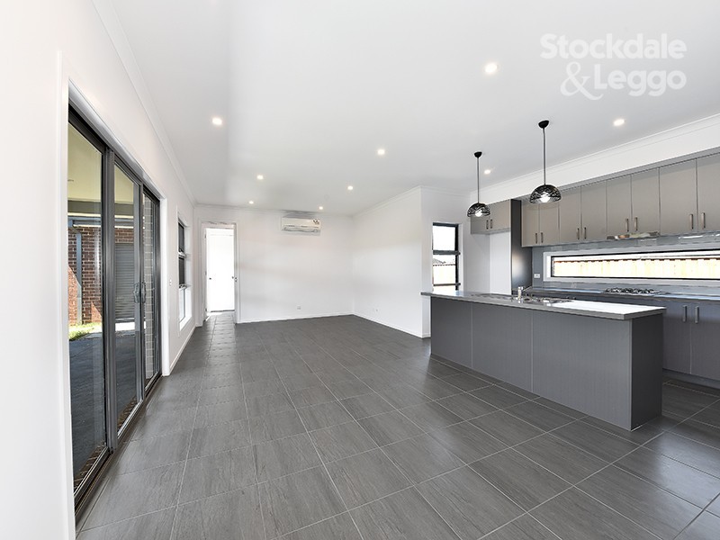 1/10 Peas Hill Court, Attwood VIC 3049