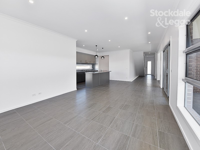 1/10 Peas Hill Court, Attwood VIC 3049