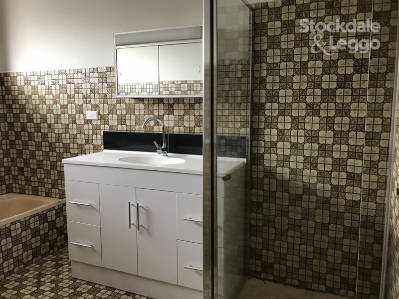 13 Gaynor Crescent, Gladstone Park VIC 3043