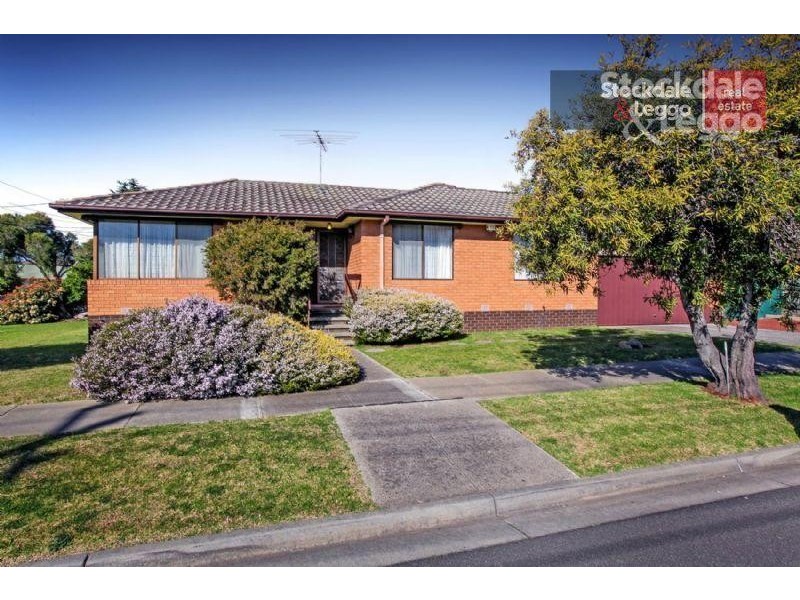 2 Trollaby Close, Gladstone Park VIC 3043