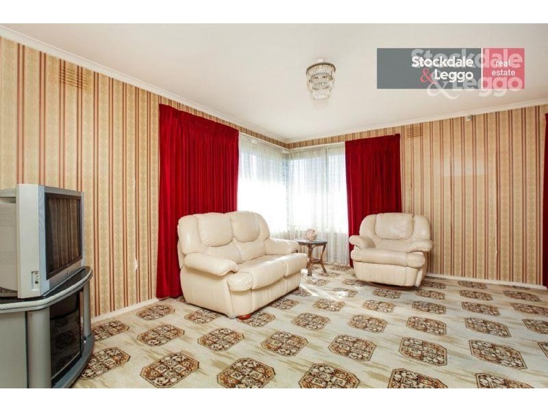 2 Trollaby Close, Gladstone Park VIC 3043