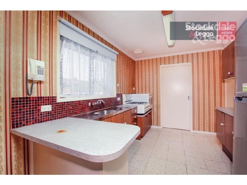 2 Trollaby Close, Gladstone Park VIC 3043