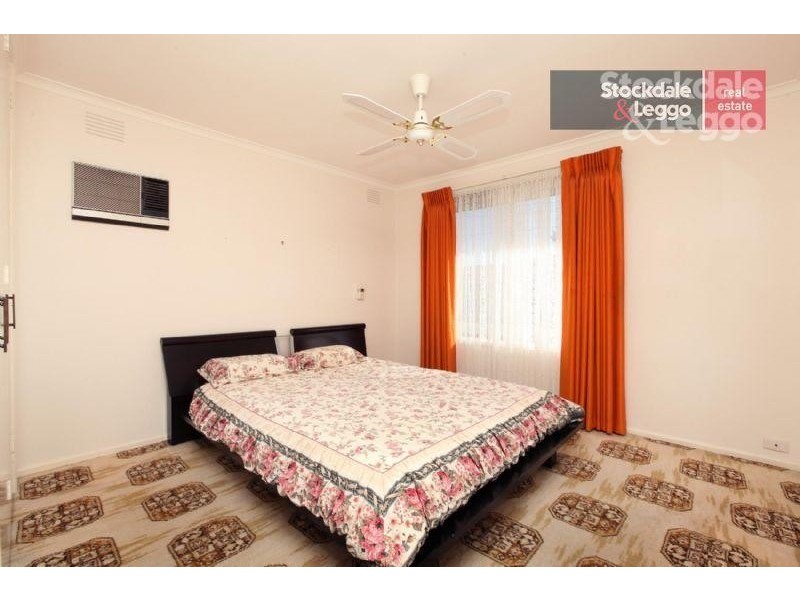 2 Trollaby Close, Gladstone Park VIC 3043