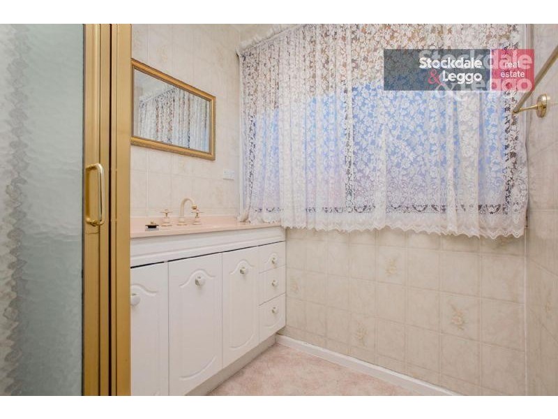 2 Trollaby Close, Gladstone Park VIC 3043