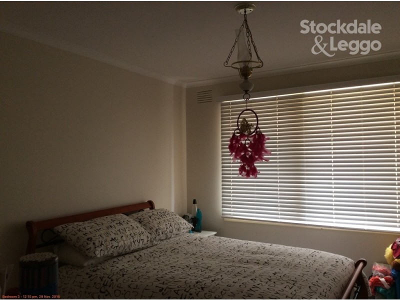 27 Henley Drive, Gladstone Park VIC 3043