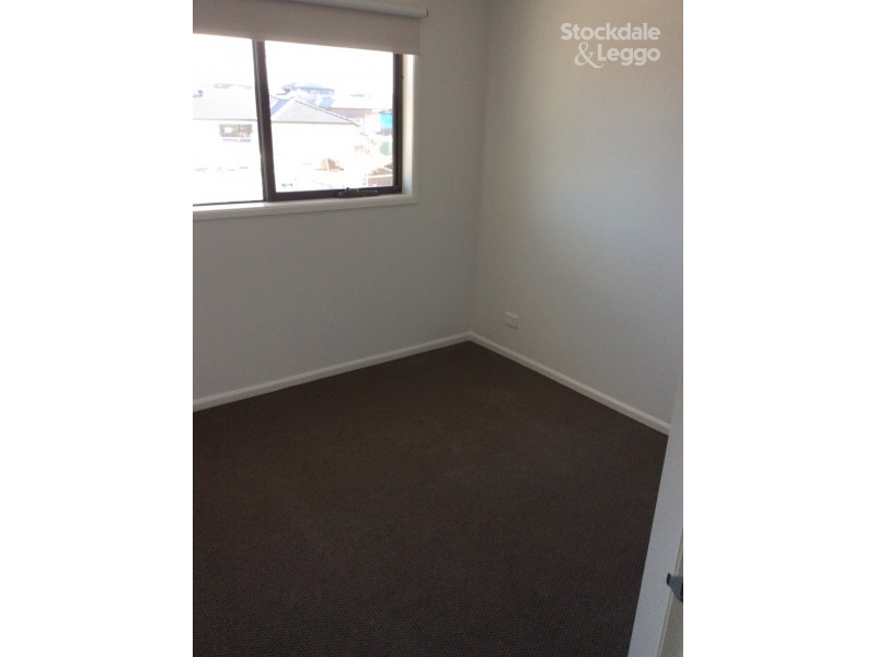 6 Leicester Way, Mickleham VIC 3064