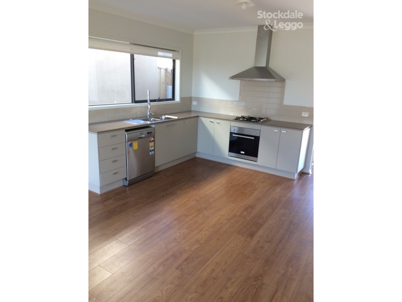 6 Leicester Way, Mickleham VIC 3064