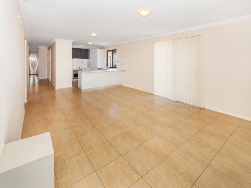 70 Woodlands Blvd, Waterford QLD 4133