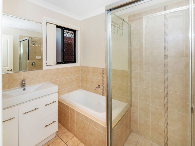 70 Woodlands Blvd, Waterford QLD 4133