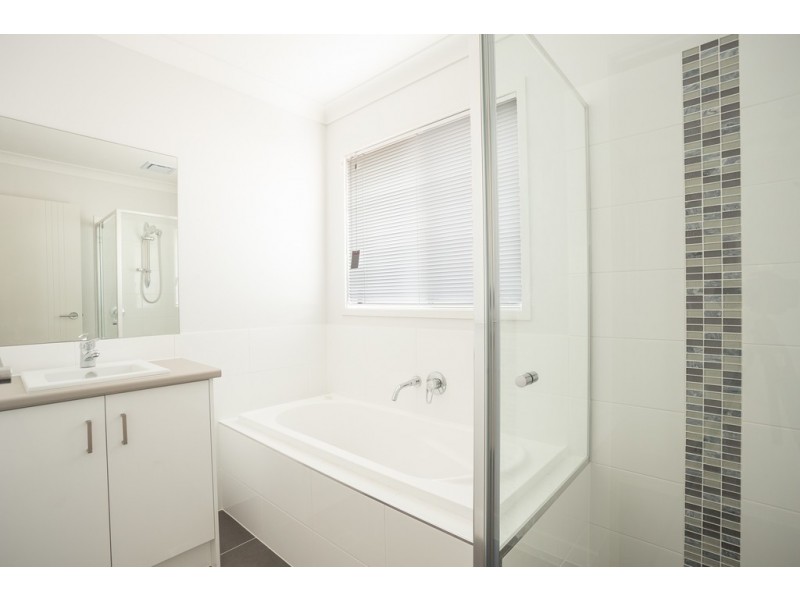 33 Lambent Street, Yarrabilba QLD 4207
