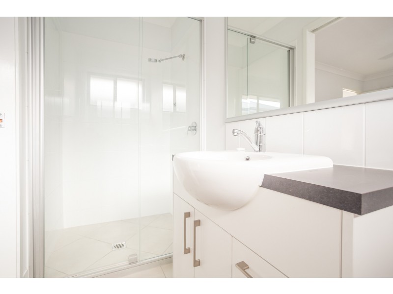 2/27 Pendragon Street, Raceview QLD 4305