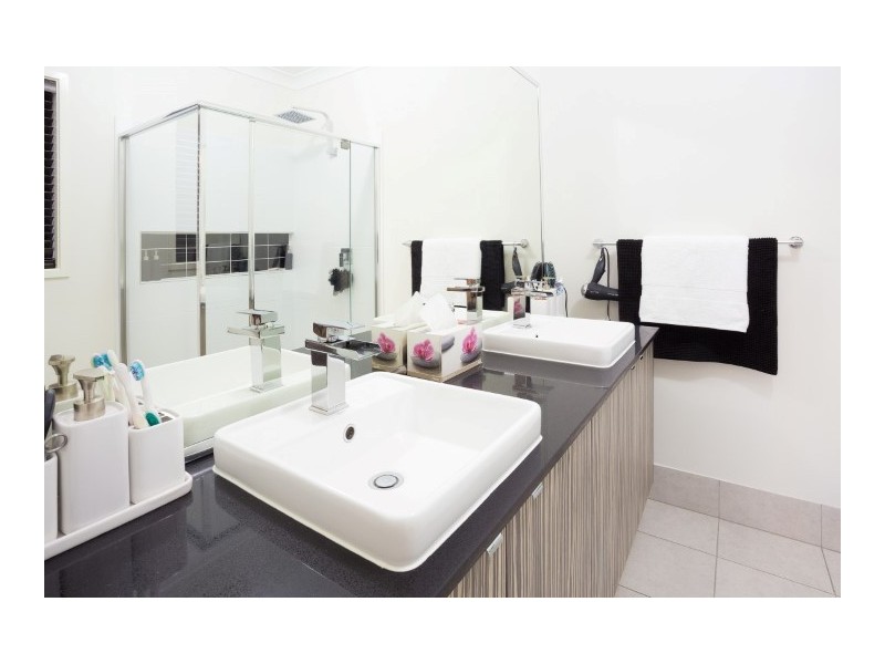 14 Meander Circuit, Holmview QLD 4207