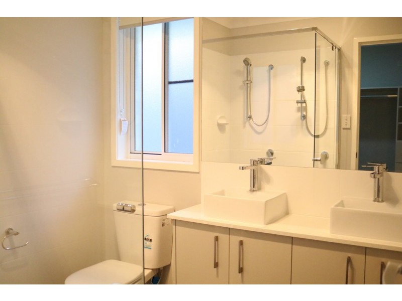 8 Bass Court, Oxenford QLD 4210