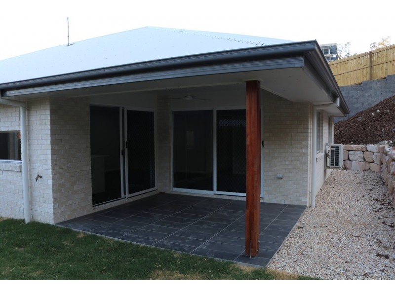 8 Bass Court, Oxenford QLD 4210