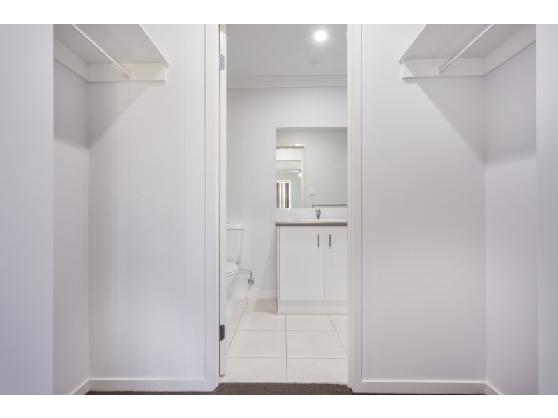 1/29 Goldfinch Street, Redbank Plains QLD 4301