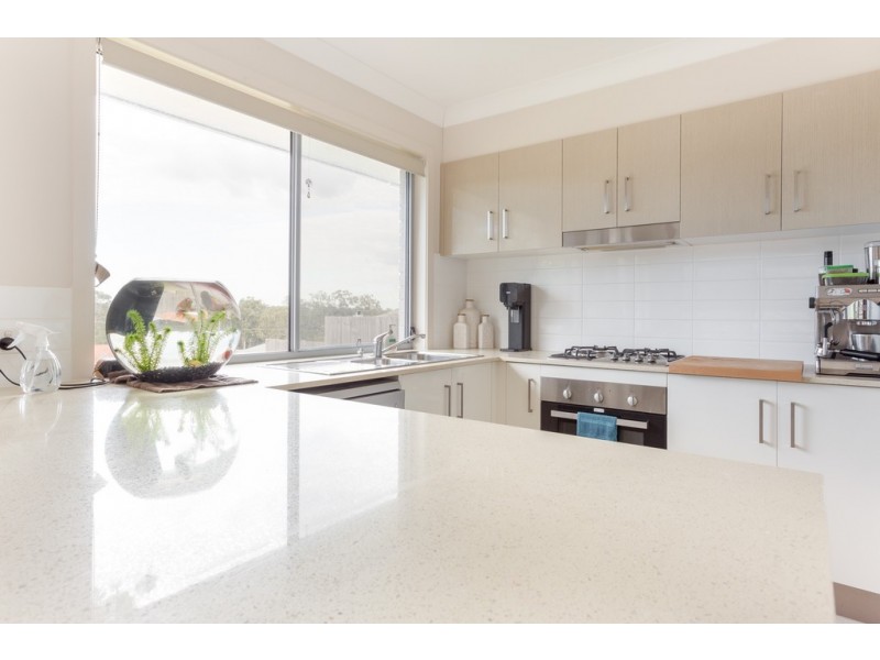 9 Savannah Cres, Waterford QLD 4133