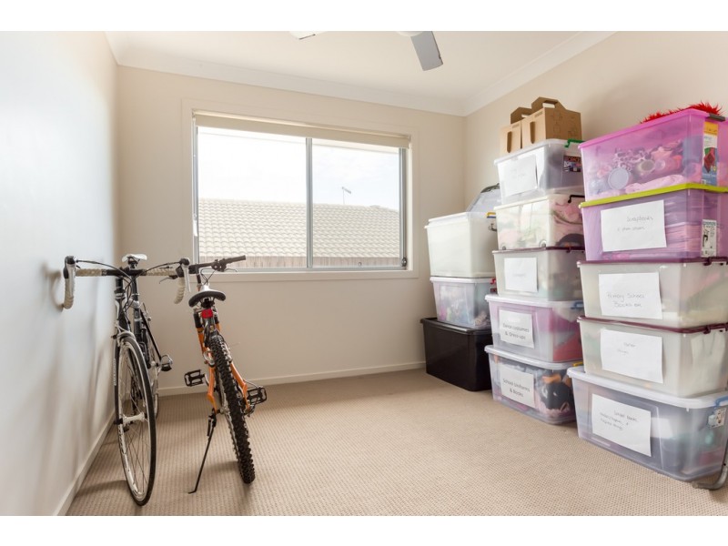 9 Savannah Cres, Waterford QLD 4133
